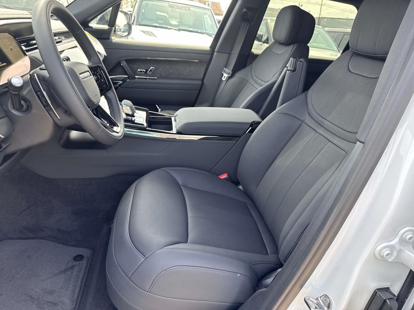 2025 Land Rover Range Rover Sport SE photo 9
