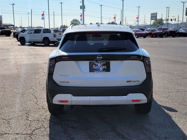 2026 Nissan Kicks SR photo 3