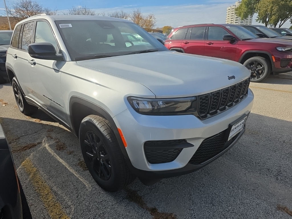 2025 Jeep Grand Cherokee Altitude's photo