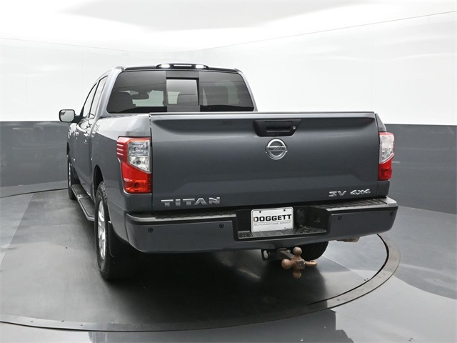 2017 Nissan Titan SV photo 8