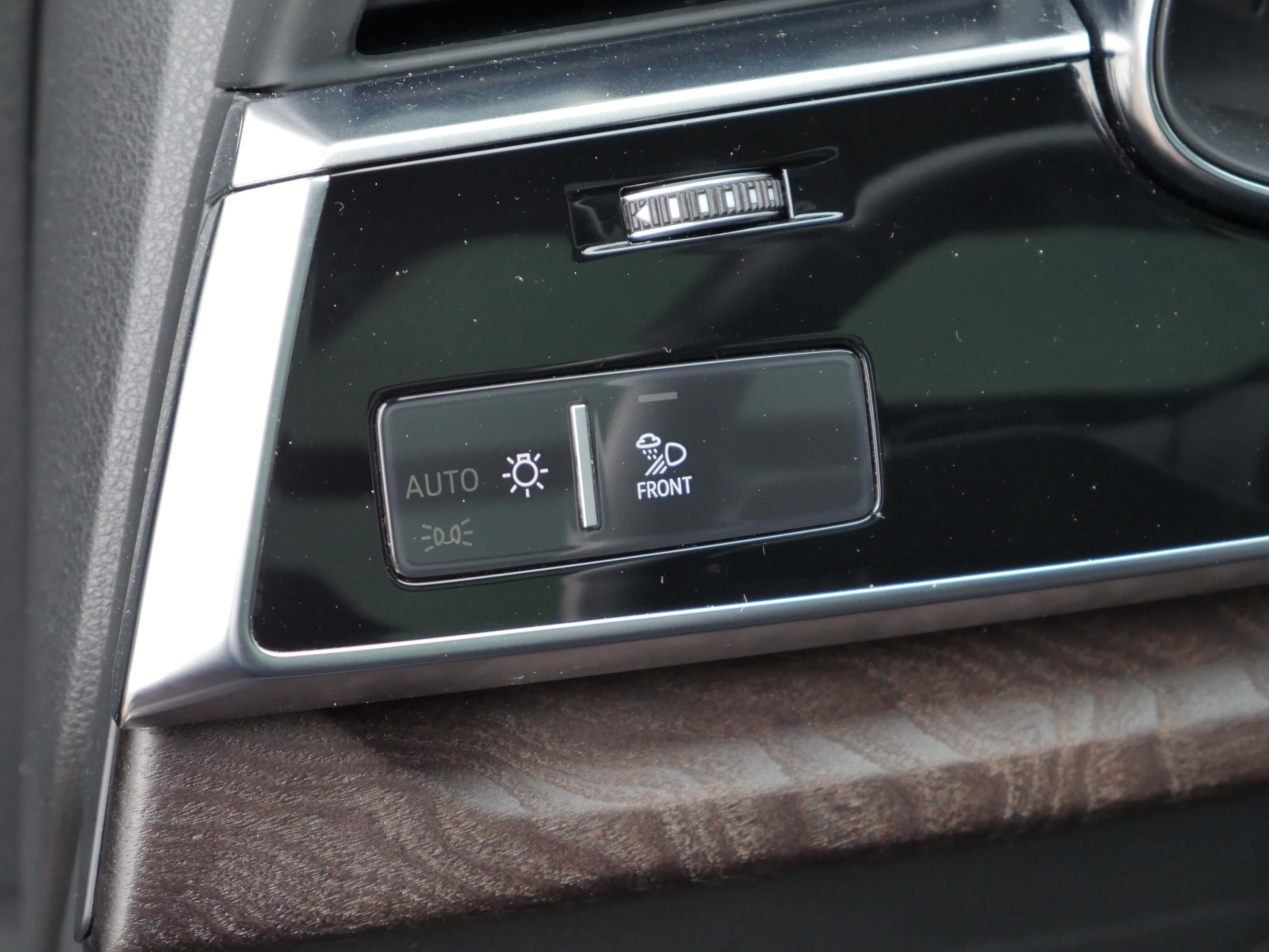 2019 Audi Q8 Prestige photo 2