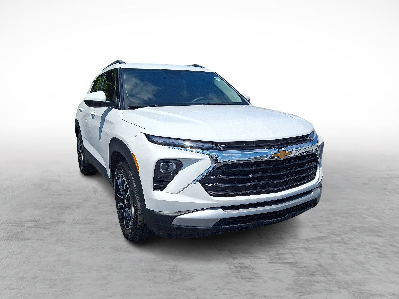 2024 Chevrolet Trailblazer LT photo 2