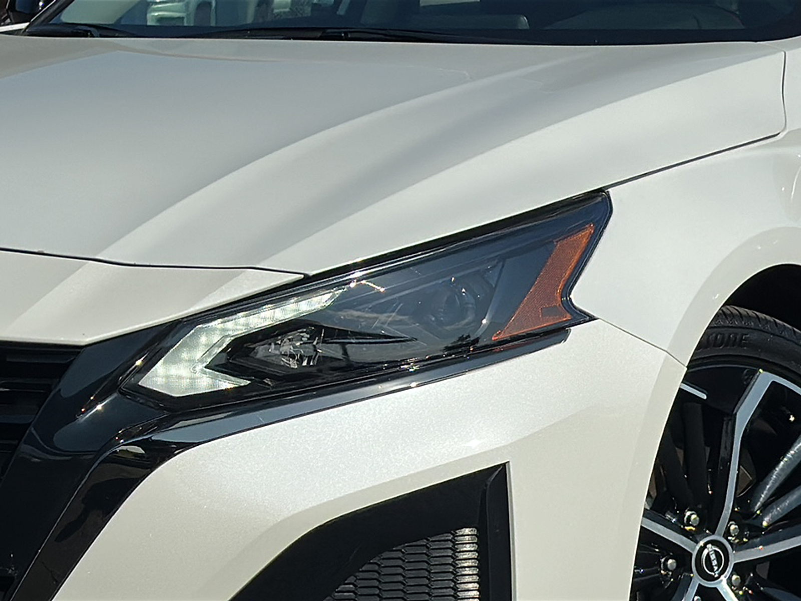 2024 Nissan Altima SR photo 2