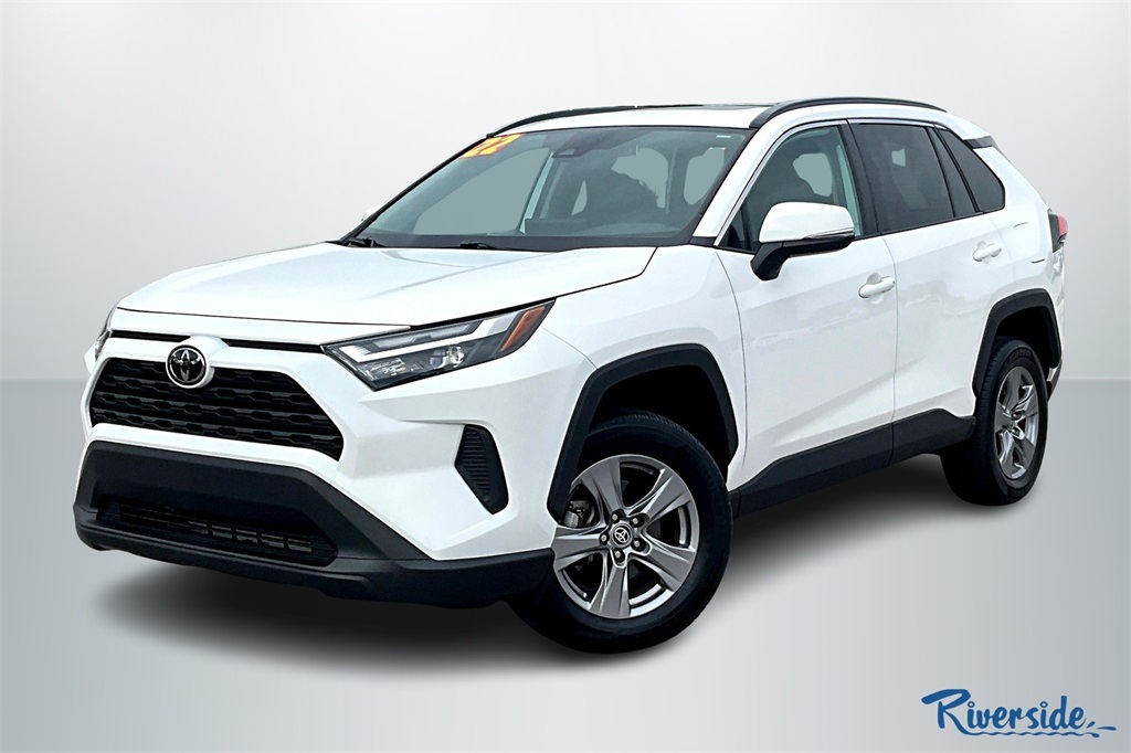 2022 Toyota RAV4 XLE photo 3