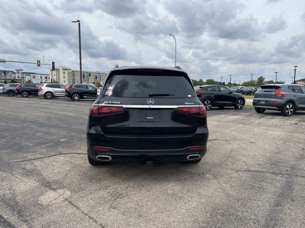 2024 Mercedes Benz GLS 450 4MATIC photo 3