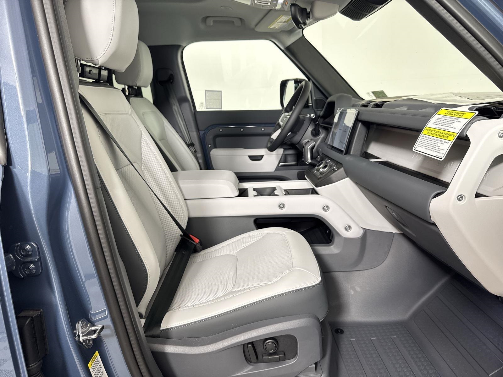 2025 Land Rover Defender 110 S photo 29