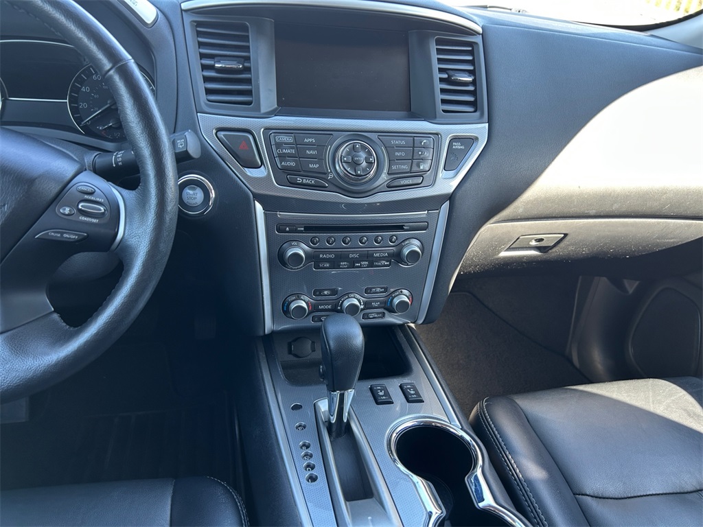 2019 Nissan Pathfinder SL photo 14