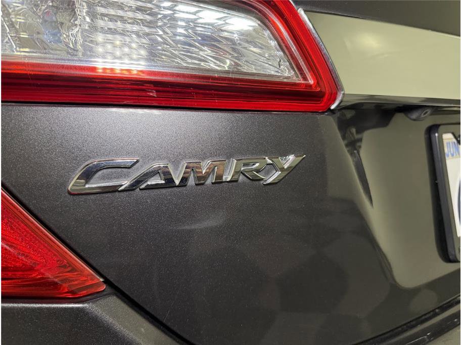 2012 Toyota Camry XLE photo 19