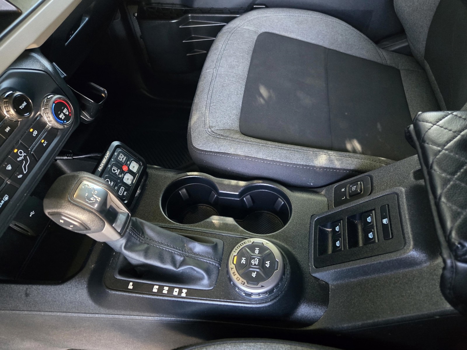 2022 Ford Bronco Base photo 25