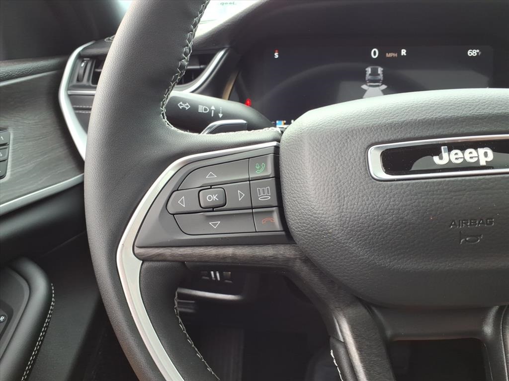 2025 Jeep Grand Cherokee Limited photo 16
