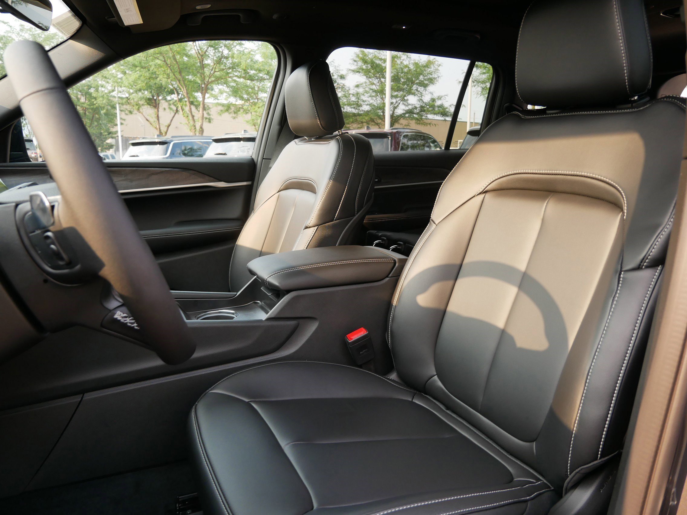 2025 Jeep Grand Cherokee Limited photo 10