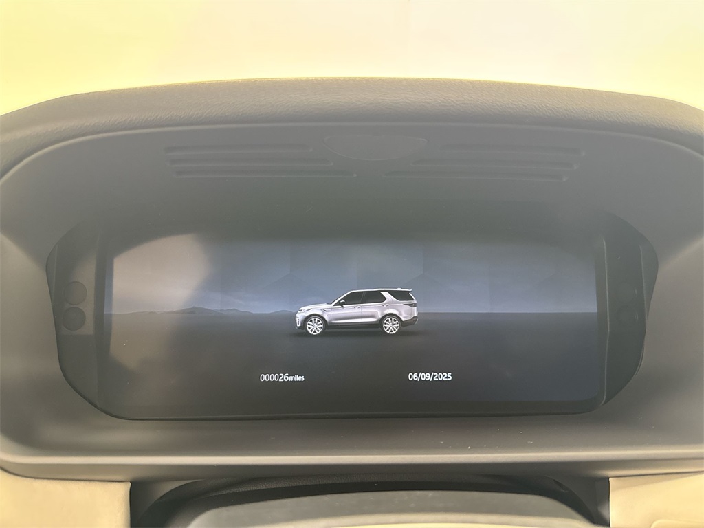 2025 Land Rover Discovery S photo 14