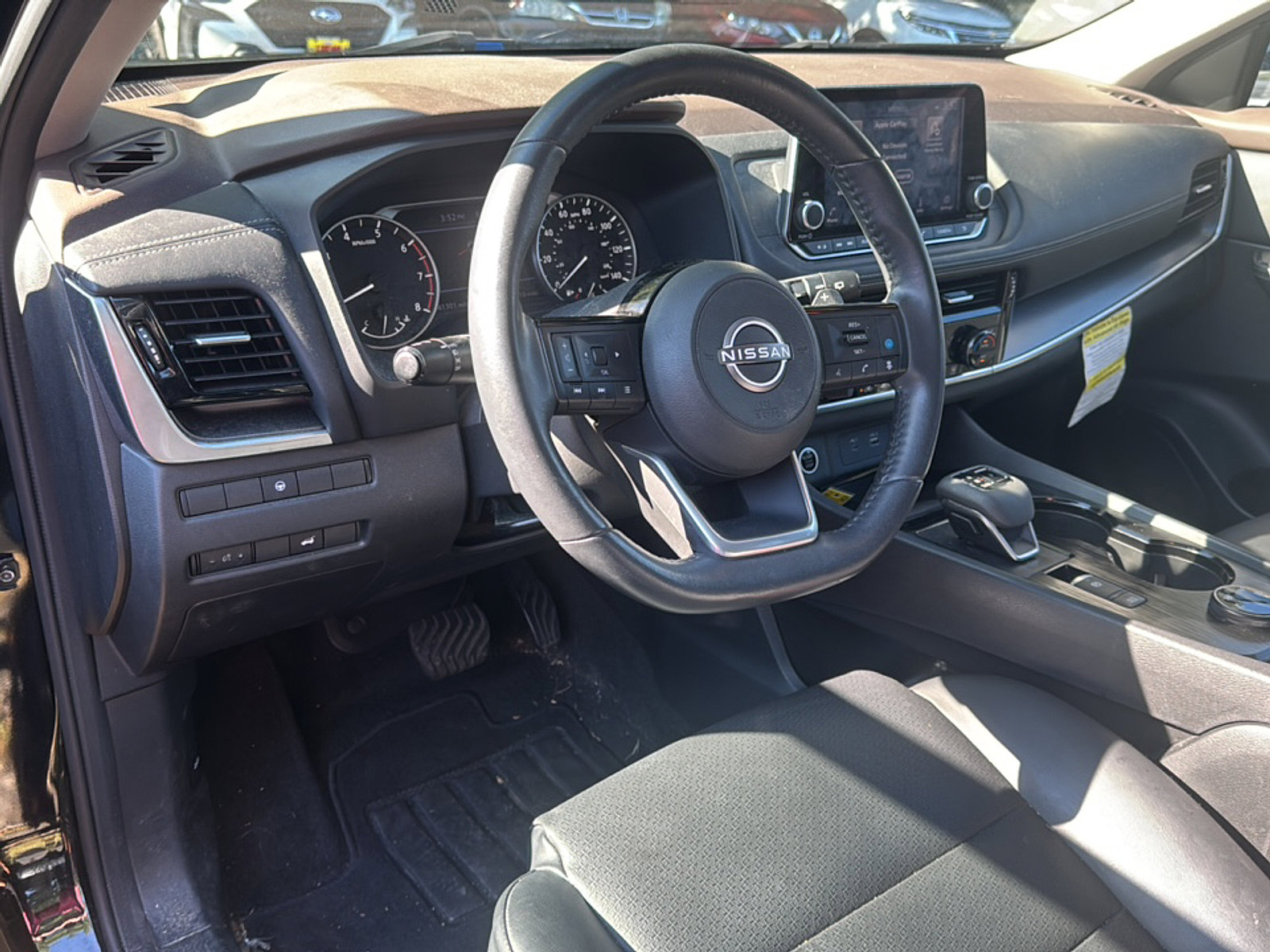 2022 Nissan Rogue SV photo 3
