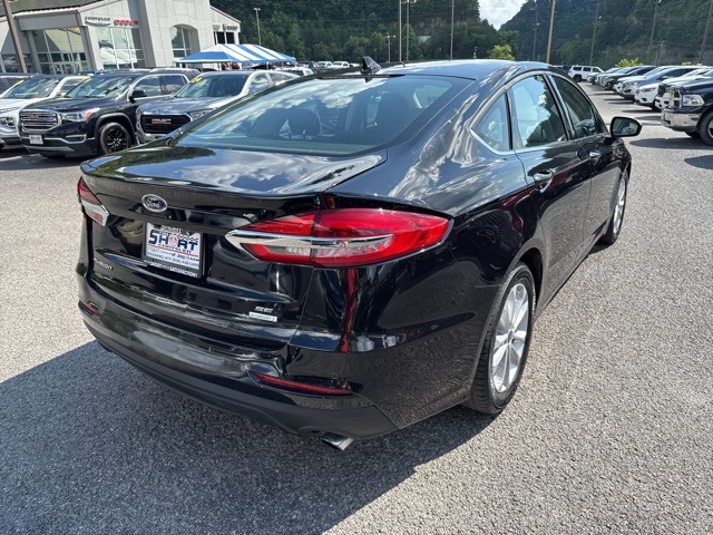 2020 Ford Fusion SE photo 3