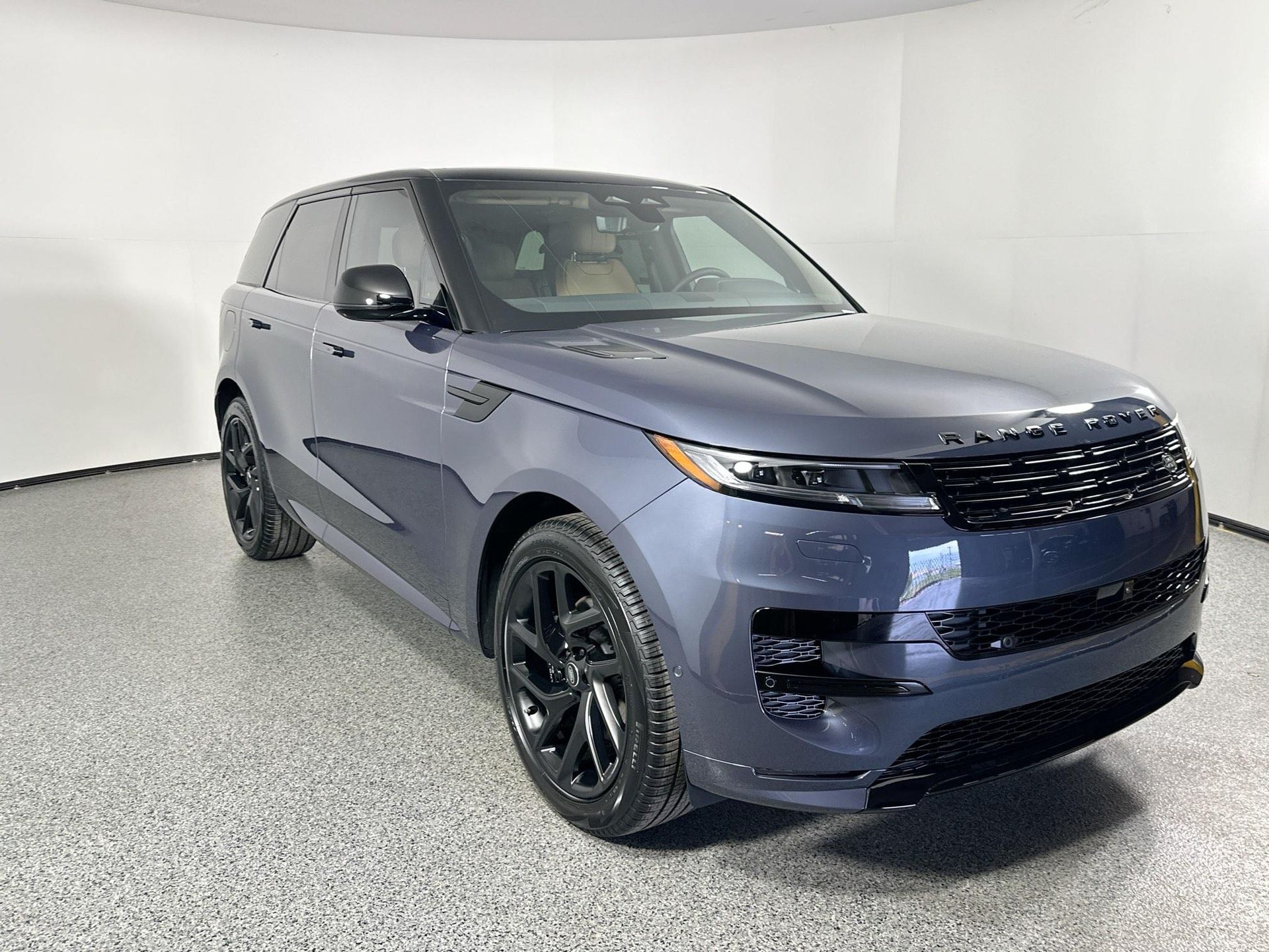 2025 Land Rover Range Rover Sport SE photo 3