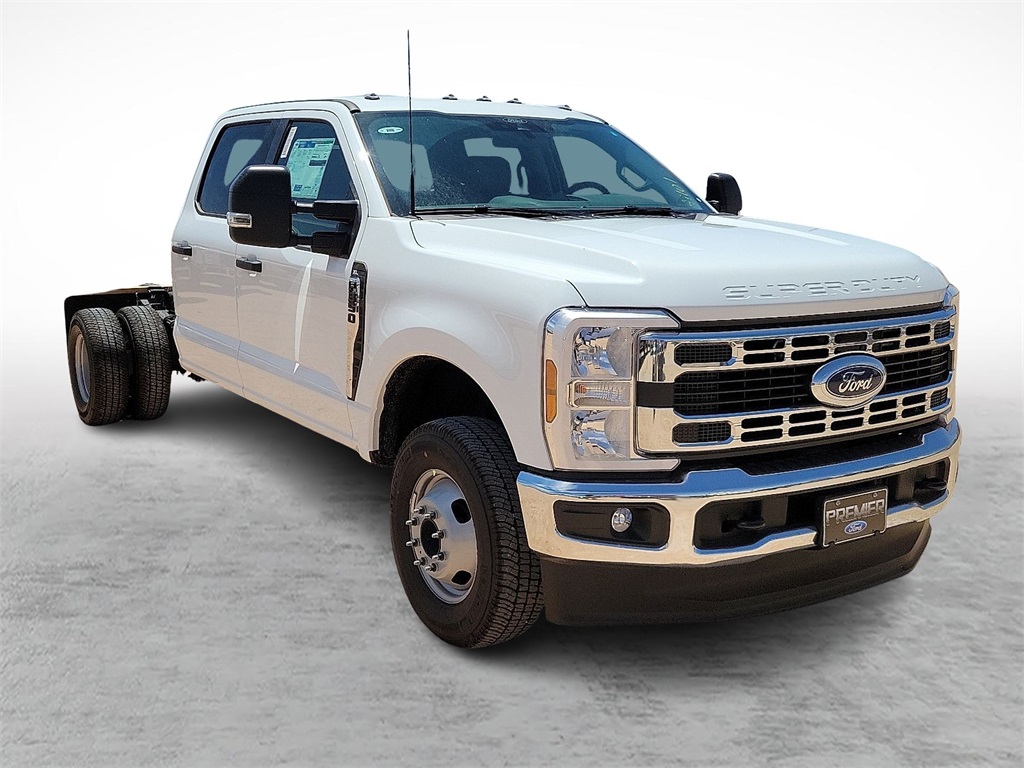 2025 Ford F-350 Super Duty Chassis Cab XL's photo