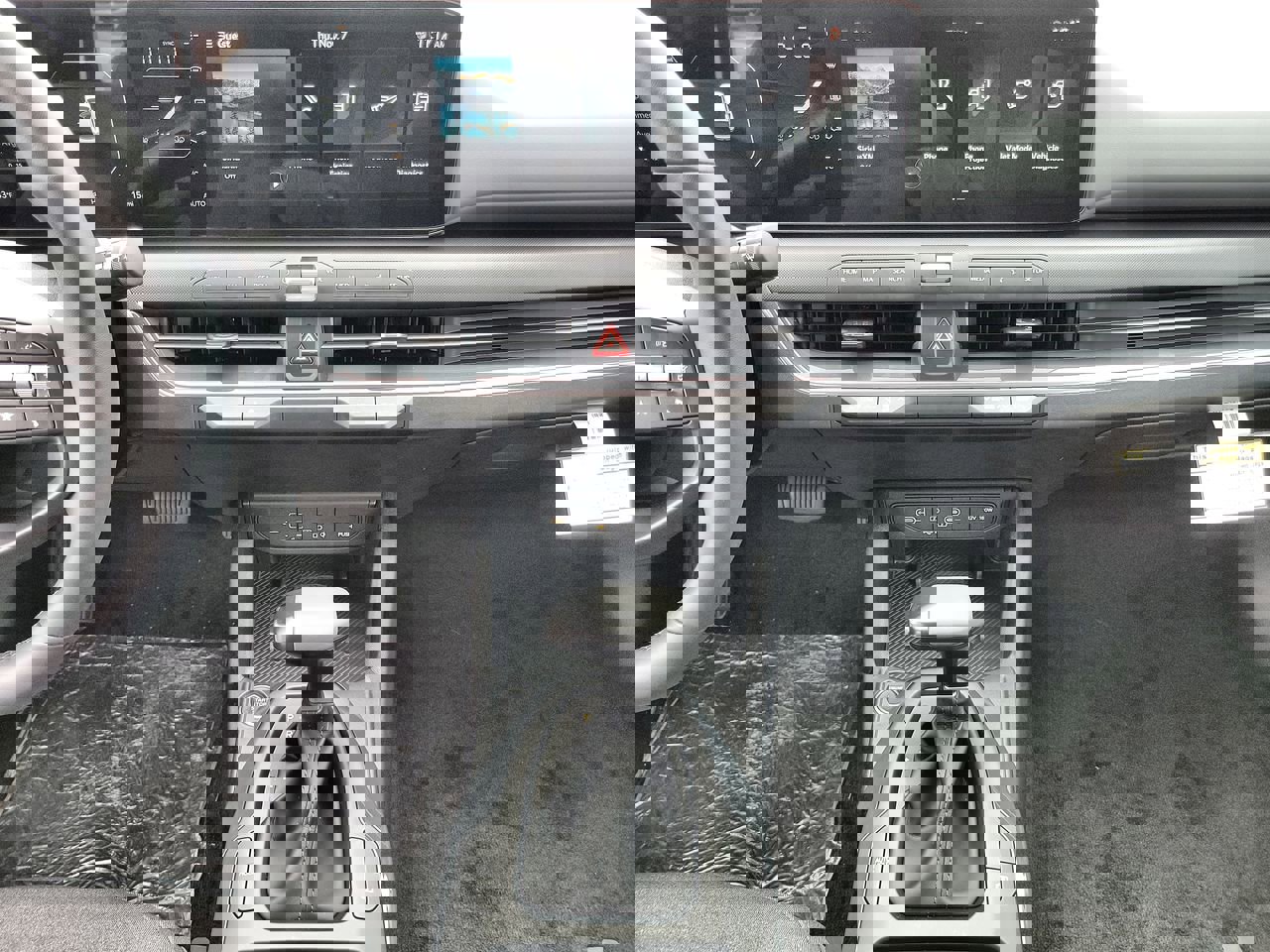 2025 Kia K4 EX photo 18