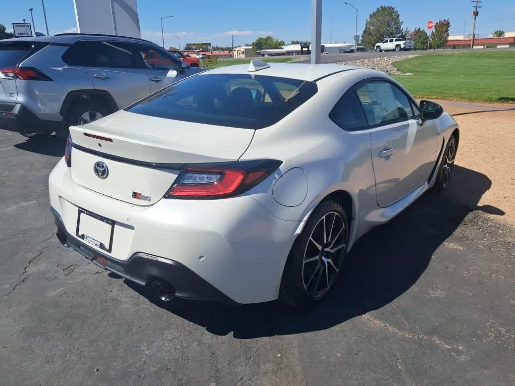 2024 Toyota GR86 photo 2