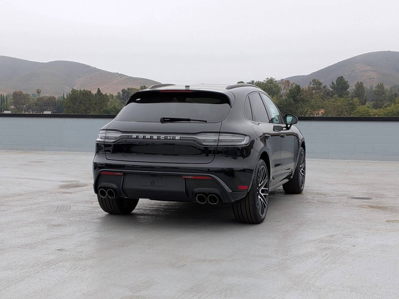 2025 Porsche Macan S photo 9