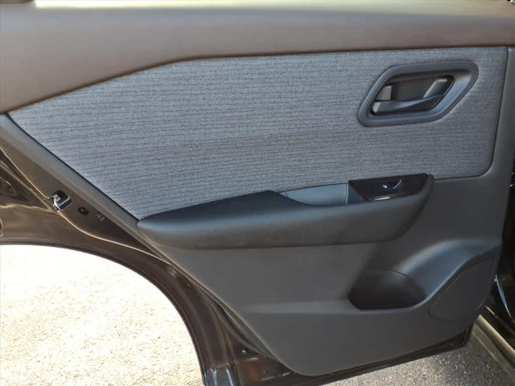2023 Nissan Rogue S photo 12