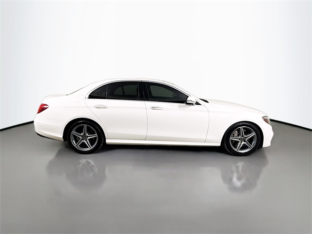 2019 Mercedes Benz E 300 photo 4