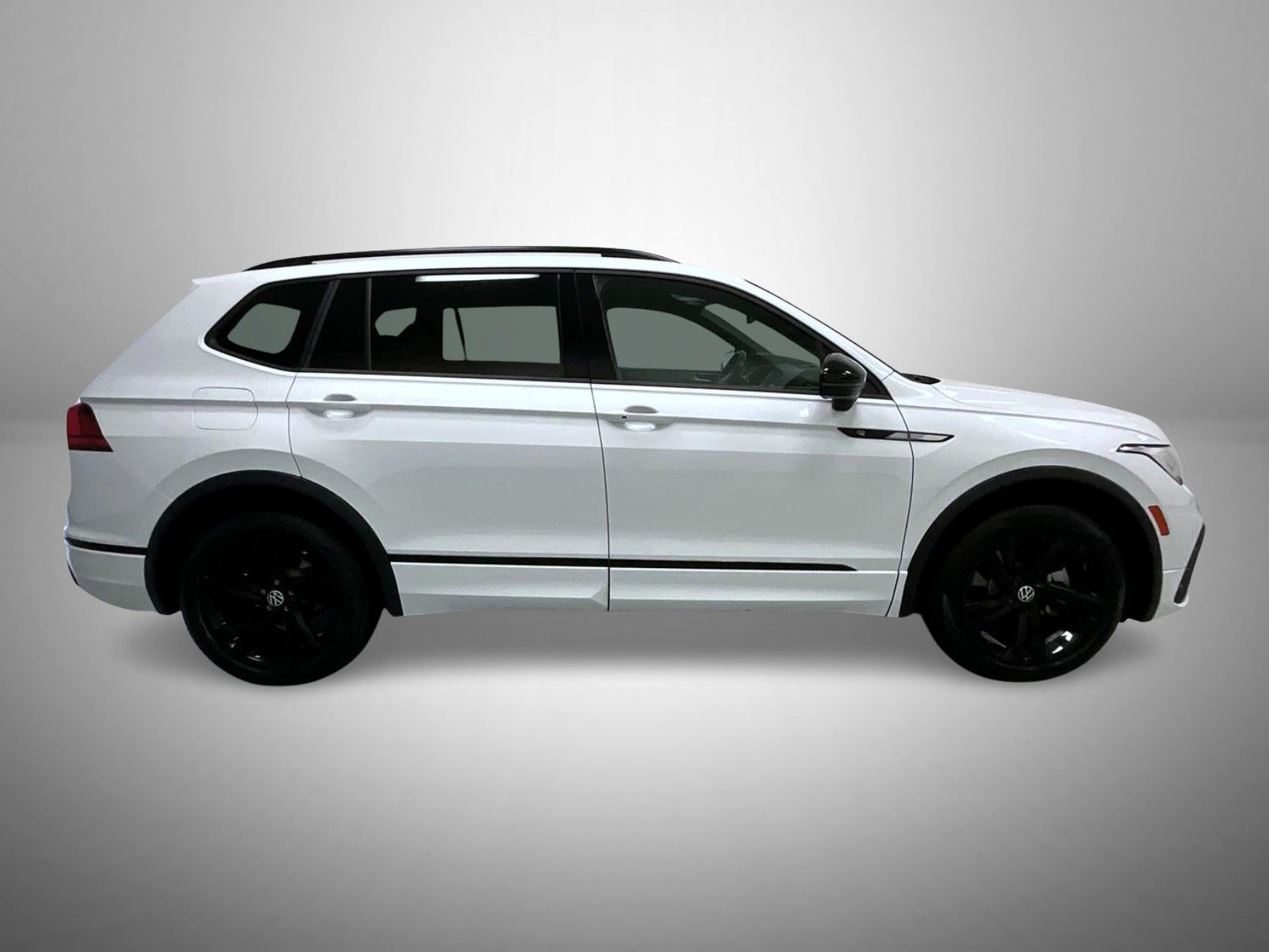 2023 Volkswagen Tiguan SE R-Line Black photo 2