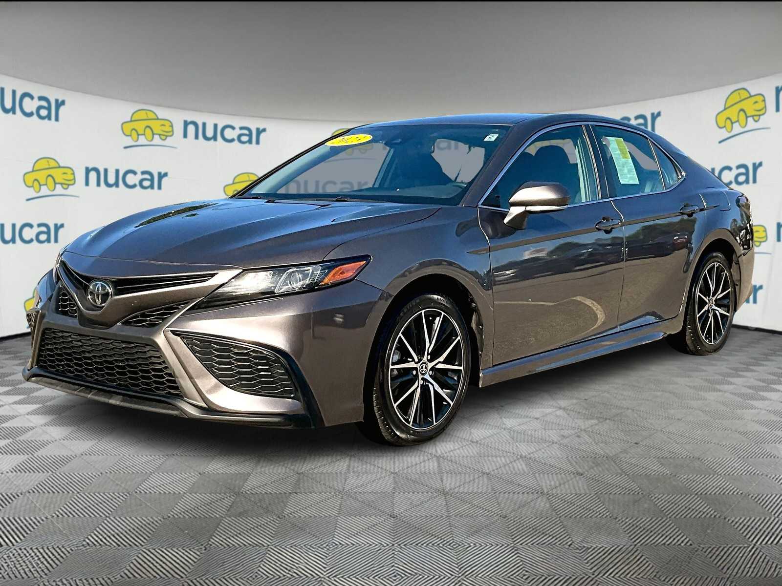 2023 Toyota Camry SE photo 3