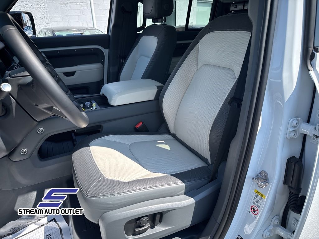 2024 Land Rover Defender 110 X-Dynamic SE photo 11