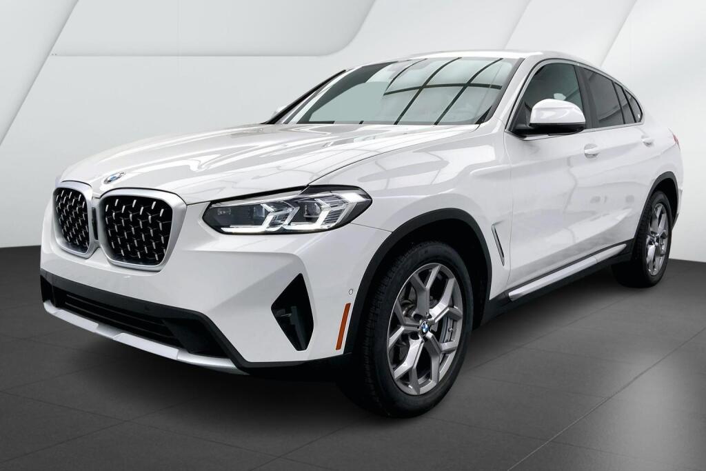 2025 BMW X4 30i's photo
