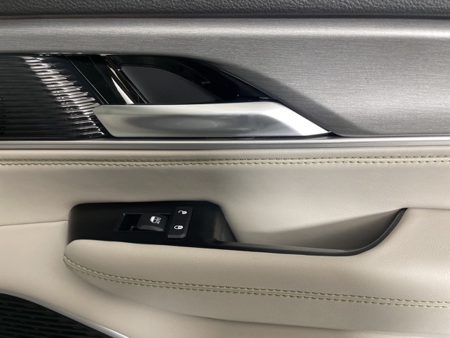 2025 Jeep Wagoneer L Series II photo 15