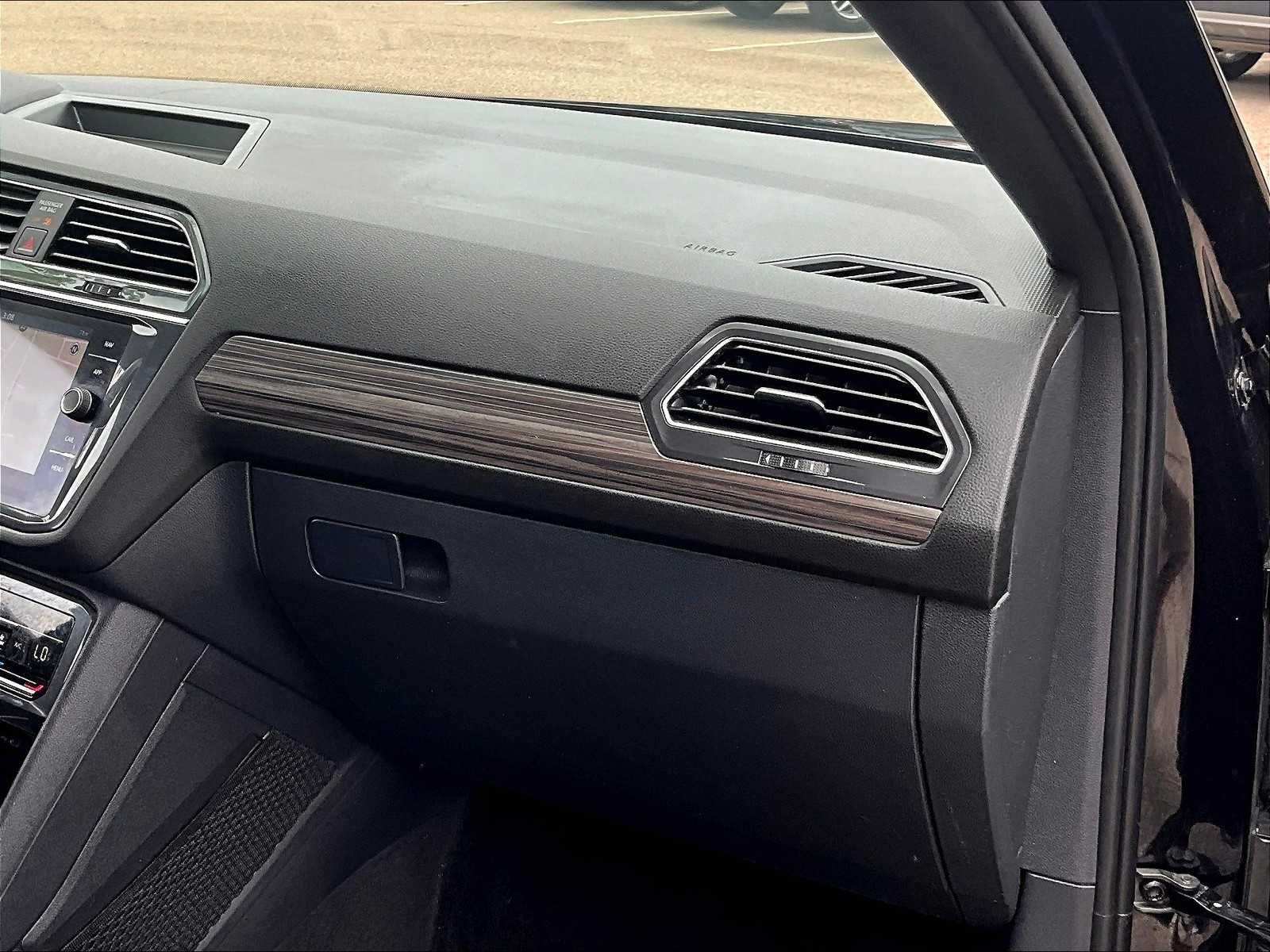 2022 Volkswagen Tiguan SEL Premium R-Line photo 12