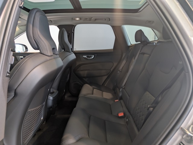 2026 Volvo XC60 B5 Plus photo 21
