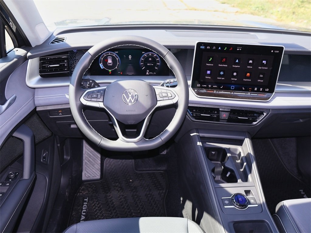 2025 Volkswagen Tiguan SE photo 15