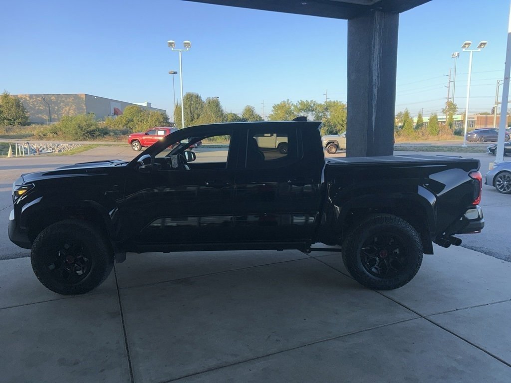 2025 Toyota Tacoma TRD Pro 4x4 photo 2