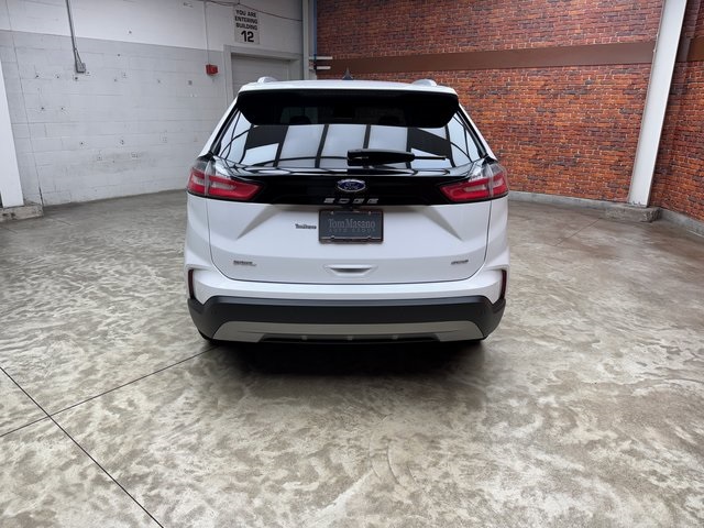 2022 Ford Edge SEL photo 4