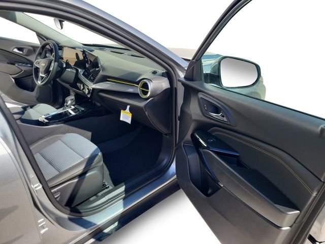 2025 Chevrolet Trax LT photo 24