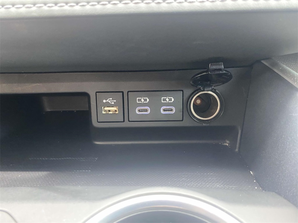 2024 Toyota Highlander LE photo 20