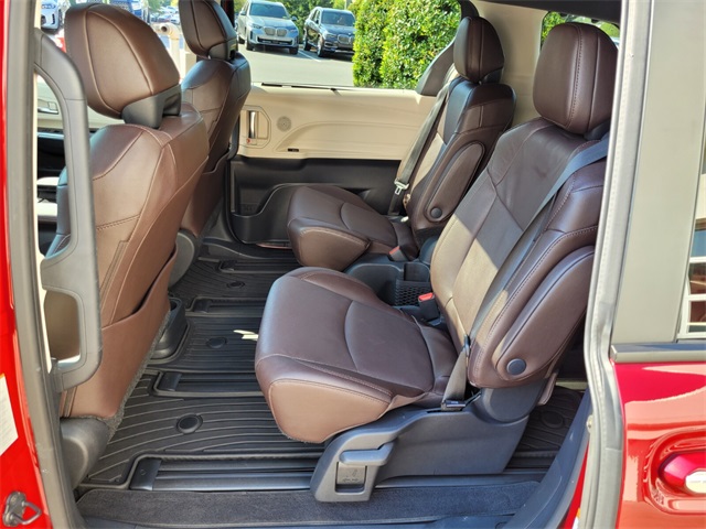 2023 Toyota Sienna Platinum photo 6