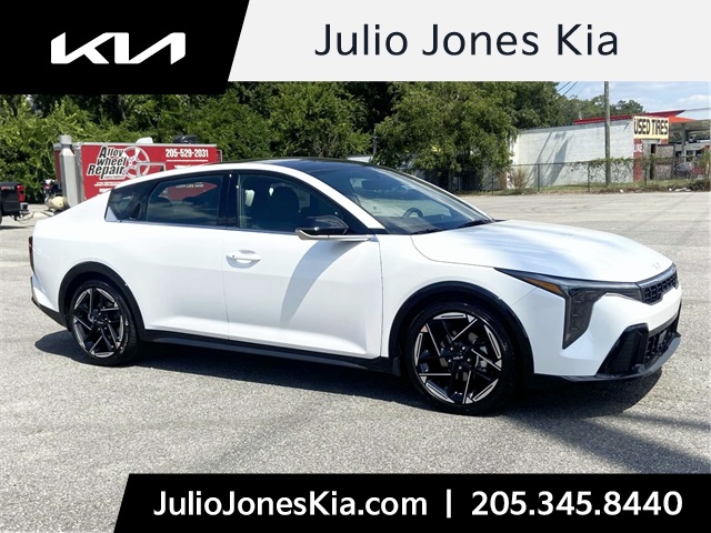 2025 Kia K4 GT-Line's photo