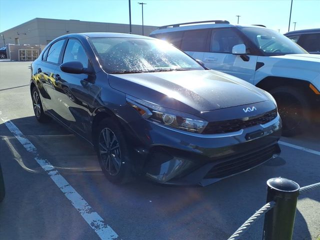 2024 Kia Forte LXS photo 2