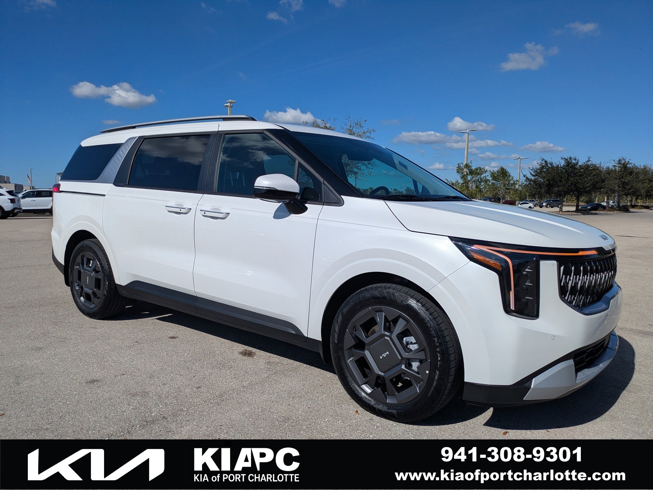 2026 Kia Carnival EX's photo