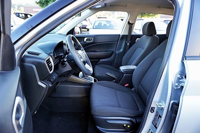 Used 2023 Silver Hyundai SE image 12