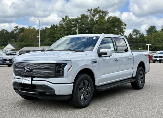 2025 Ford F-150 Lightning Lariat photo 10