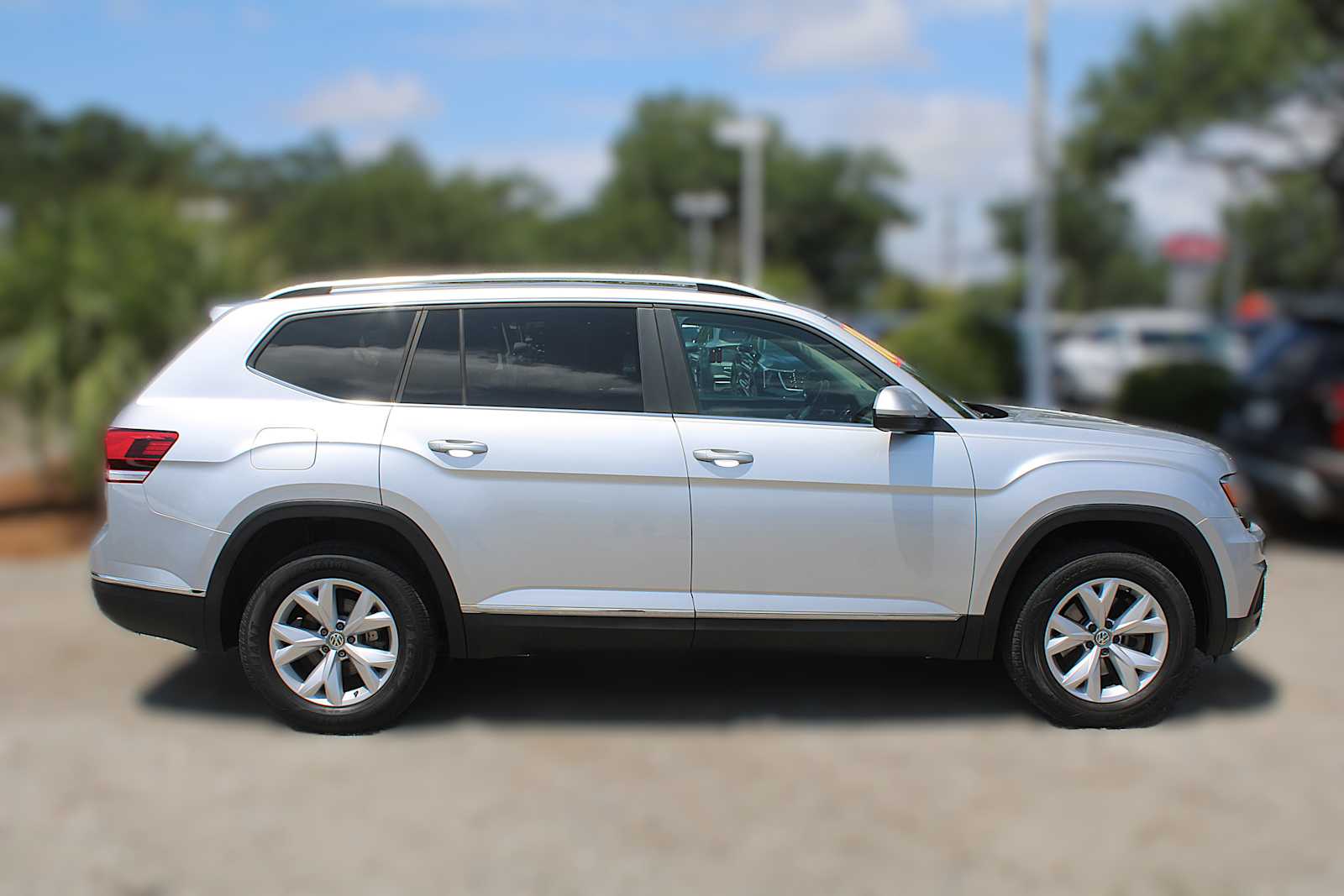2018 Volkswagen Atlas V6 SEL photo 2