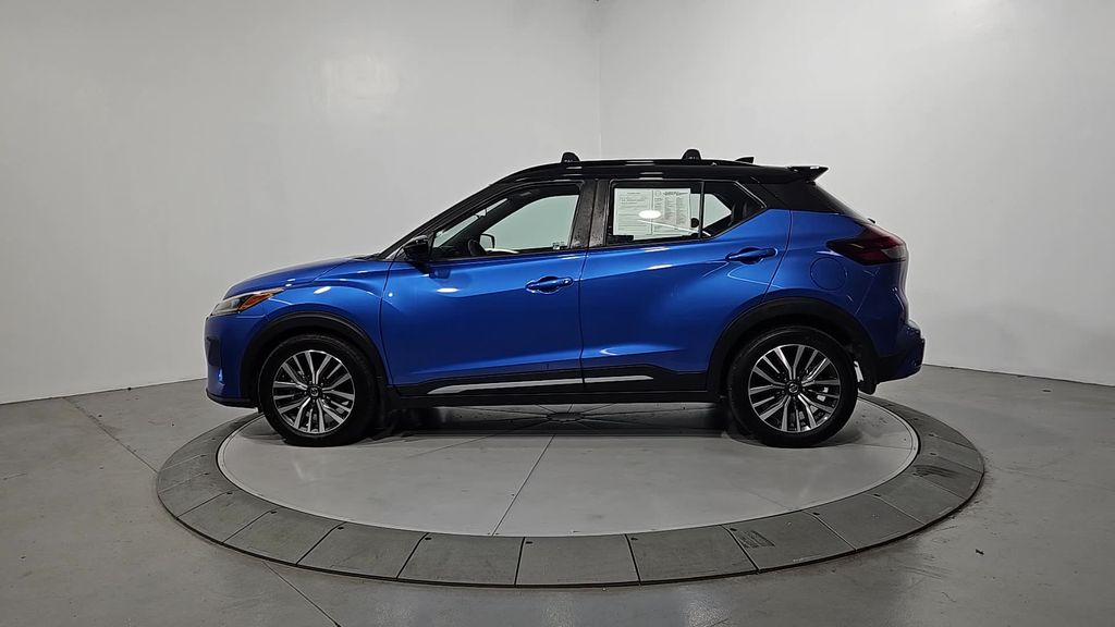 2021 Nissan Kicks SR photo 2