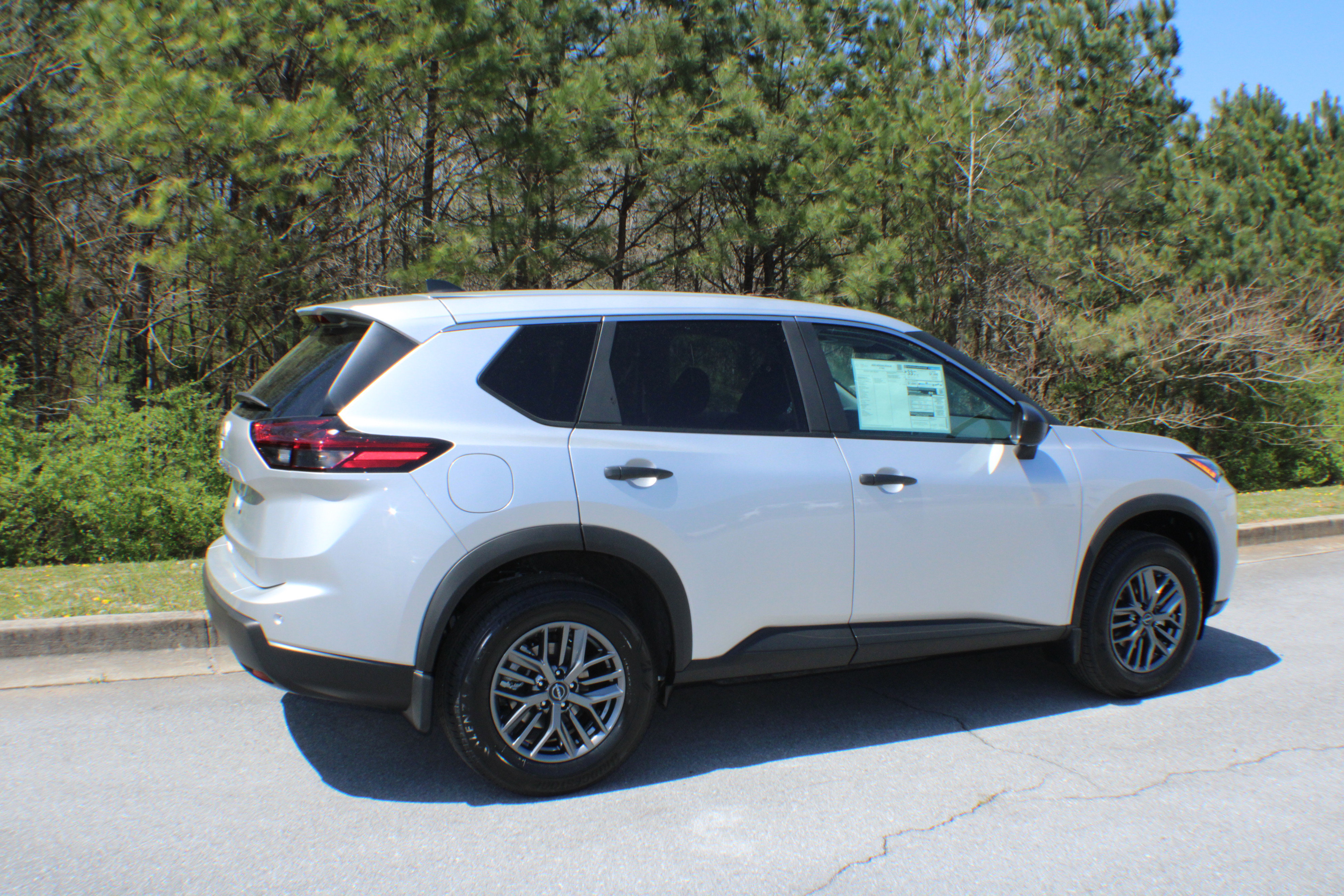 2025 Nissan Rogue S photo 2