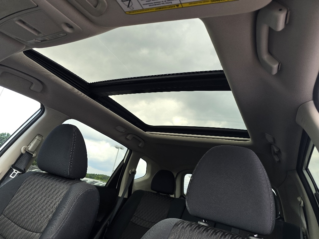 2020 Nissan Rogue SV photo 4