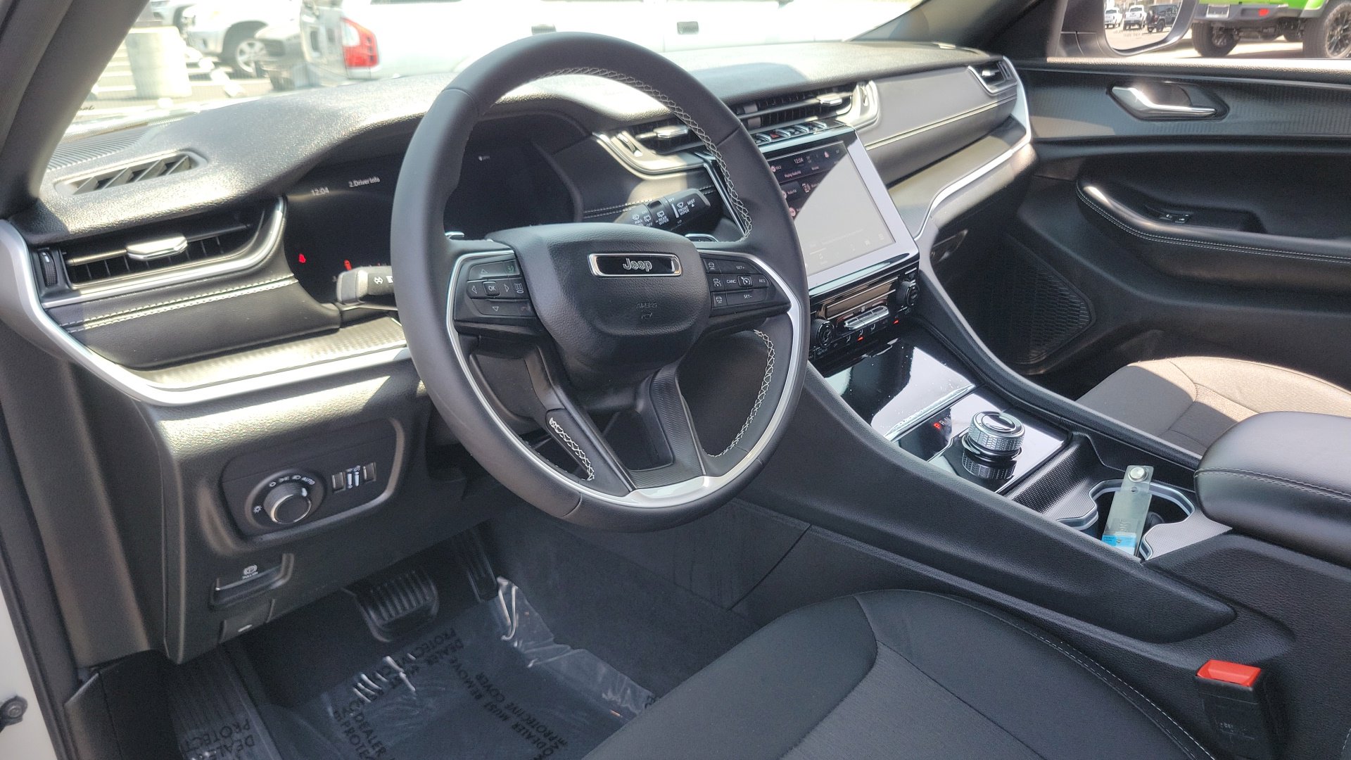 2025 Jeep Grand Cherokee Laredo X photo 16