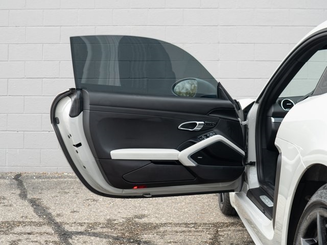 2024 Porsche Cayman Base photo 16
