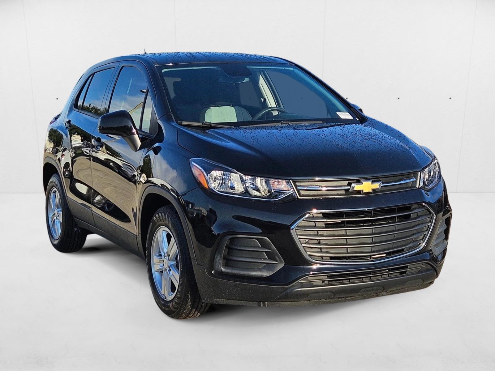 2022 Chevrolet Trax LS photo 3